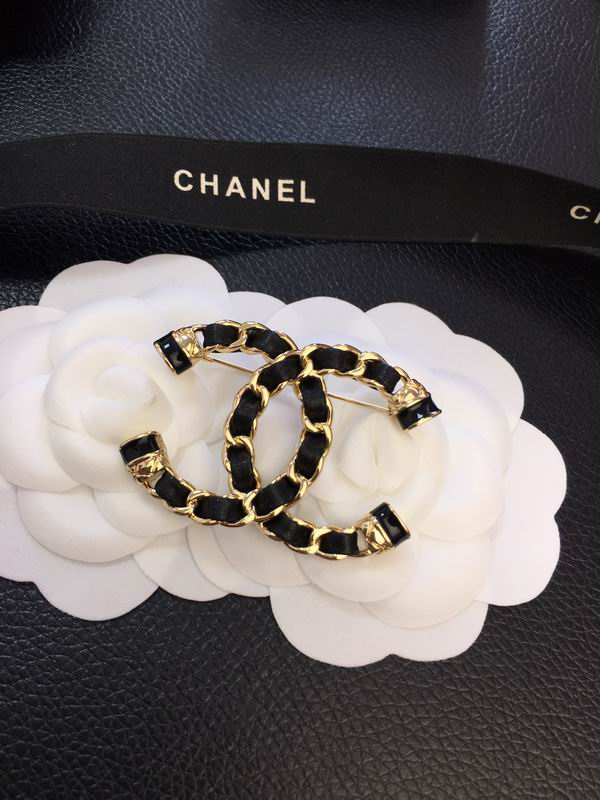Chanel Brooch 06yxs45